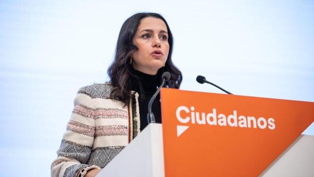 La presidenta de Ciudadanos, Inés Arrimadas, en rueda de prensa en la sede del partido.