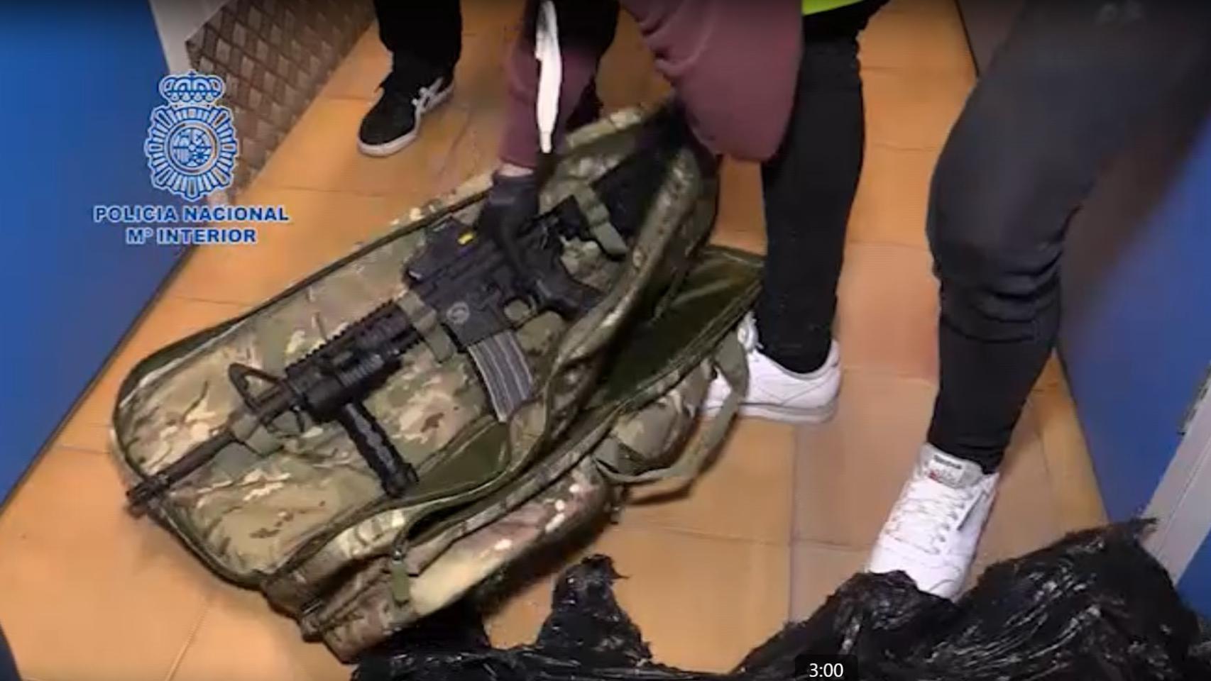 Una de las armas intervenidas al detenido en Barcelona esta semana.