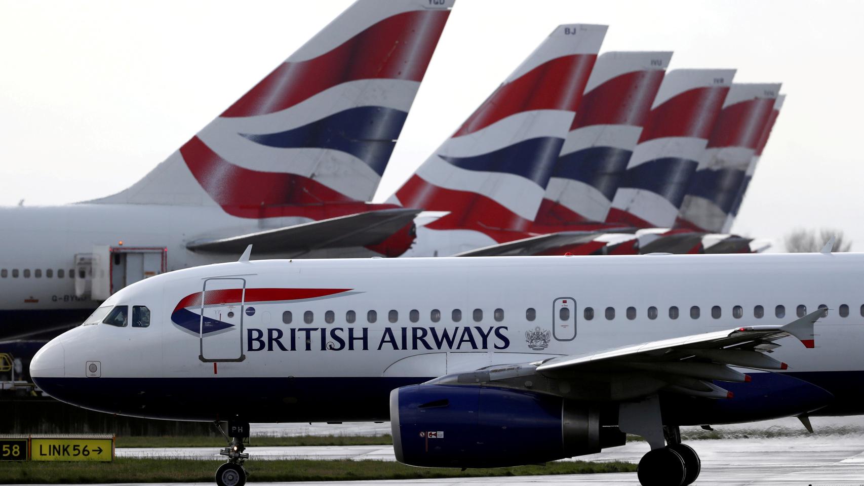 Varios aviones de British Airways, en la terminal 5 del aeropuerto de Heathrow, en Londres.