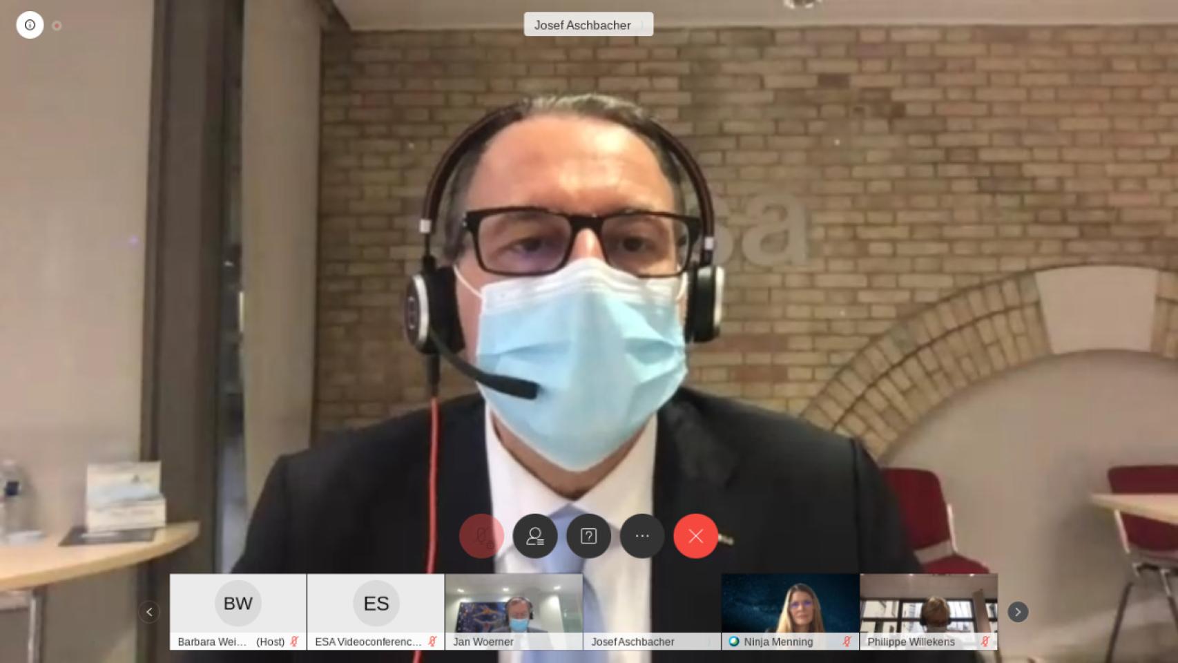 El futuro nuevo director general de ESA, Josef Aschbacher, durante su primera rueda de prensa virtual