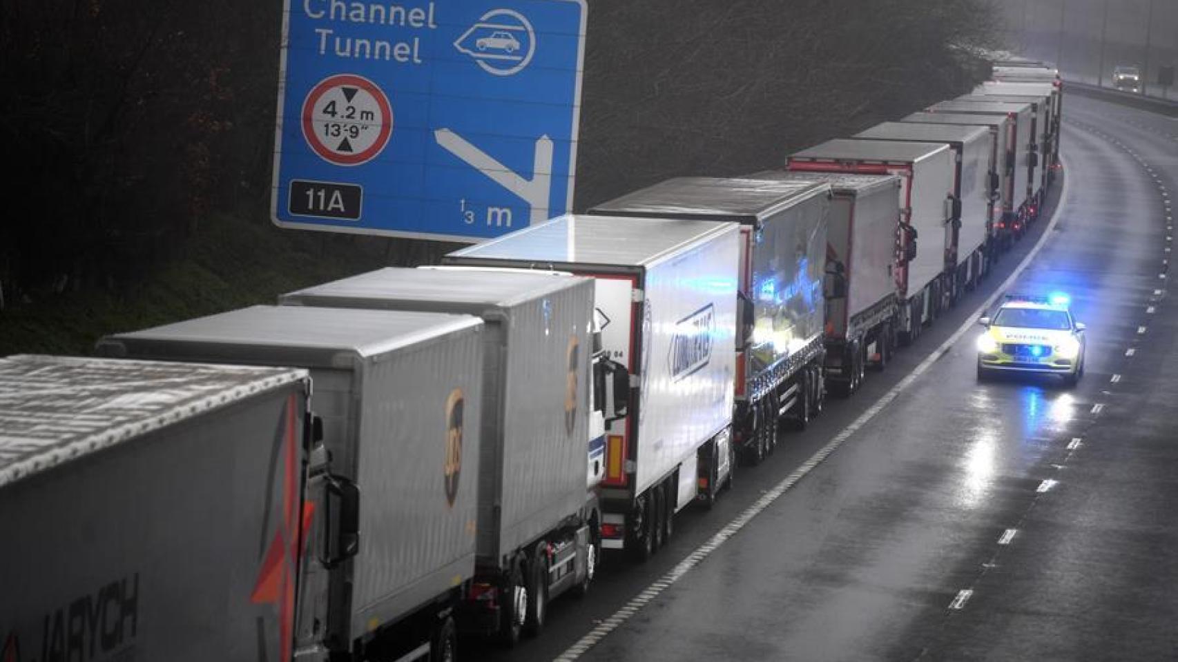 Imagen de una de las carreteras colapsadas por camiones.