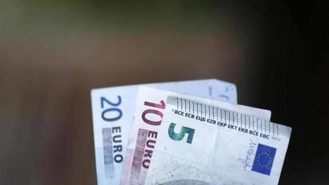 Billetes de euro de sus denominaciones más bajas.