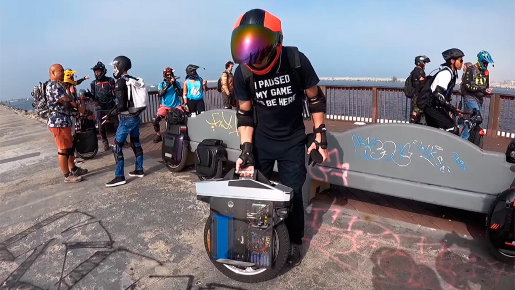 Así es el Cyberwheel, el monociclo eléctrico inspirado en el Tesla Cybertruck.