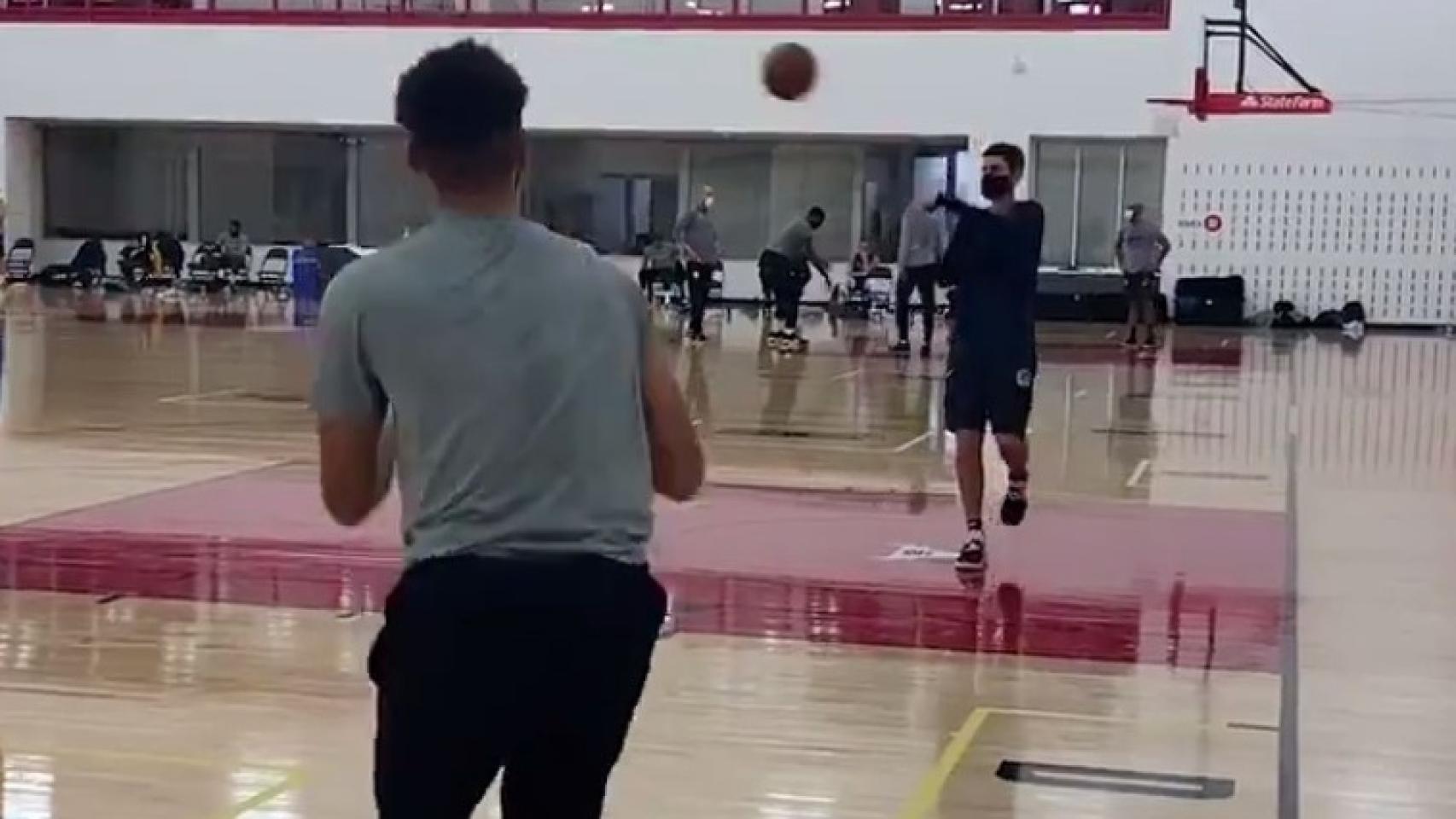 Stephen Curry y su vídeo metiendo más de 100 triples en cinco minutos de forma consecutiva