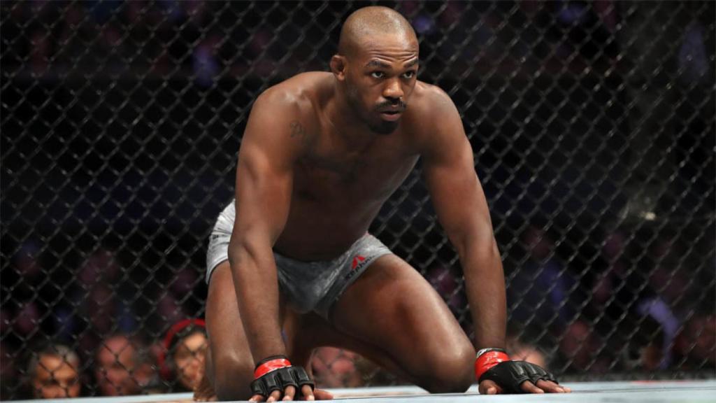 Jon Jones, durante un combate en el octágono de la UFC