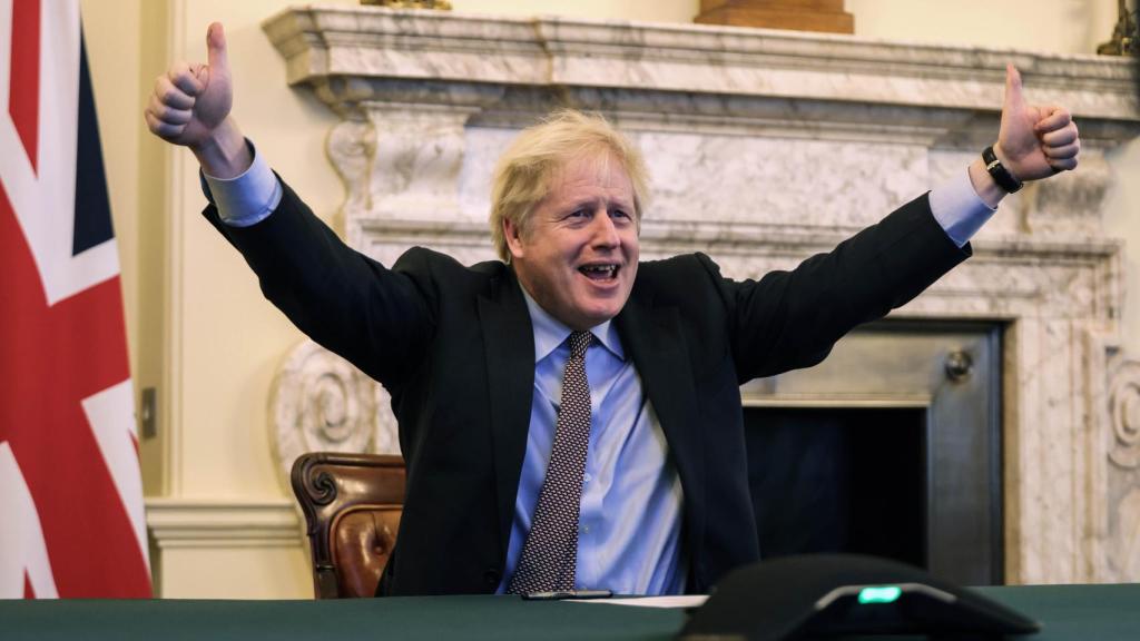 El primer ministro británico, Boris Johnson, celebra el acuerdo del Brexit con la Unión Europea.