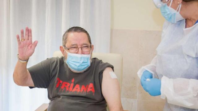 Vicente Mirón, el primer vacunado de la Covid en Extremadura.