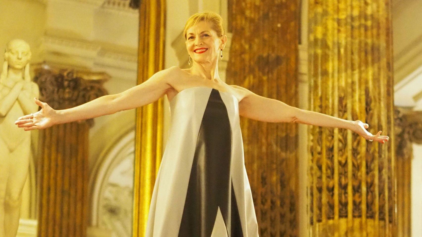 Azucena de la Fuente deslumbra con su estilismo 'made in spain' en la undécima gala Prenamo