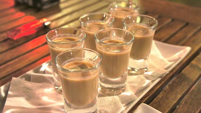 El mito de la crema de orujo como digestivo: no debes tomarlo nunca tras la comida.