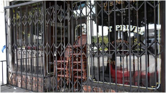 Bar cerrado, imagen de archivo