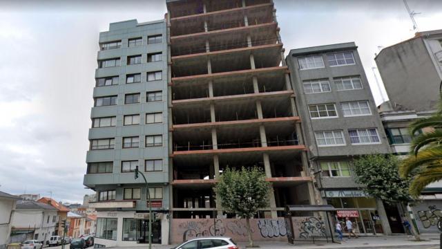 Edificio esqueleto en Ronda de Nelle.