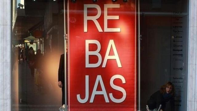 Ni las rebajas de enero salvan al comercio textil: caídas del 40% de ventas, menos empleo y cascada de cierres