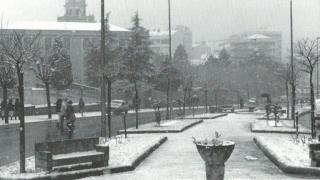 Nieve en la Gran Vía, a la altura de Plaza América.