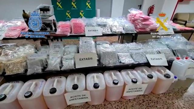 Parte del material incautado a la organización criminal.