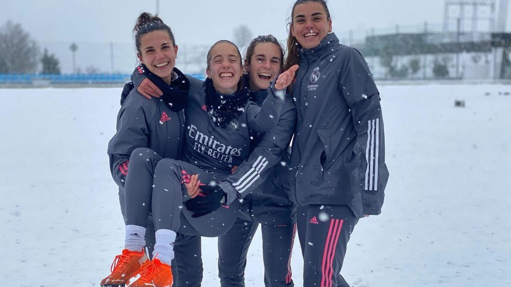 Las jugadoras del Real Madrid Femenino disfrutan de la nieve