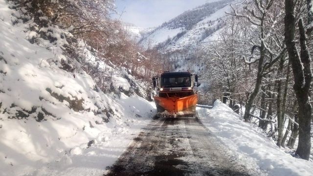 Limpieza de carreteras en Os Ancares.