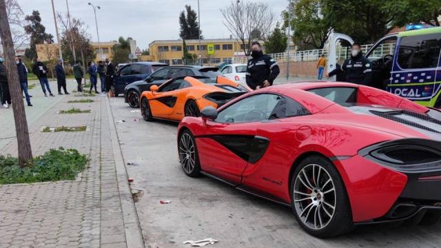 Los coches de lujo que aparecieron en el barrio marginal de Las Tres Mil Viviendas el día de Reyes