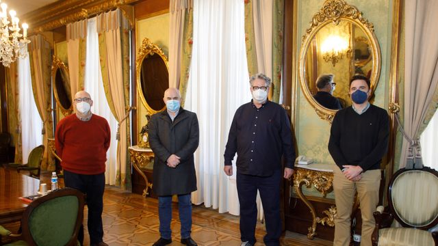 De izquierda a derecha: El arquitecto Patxi Mangado; el consejero José María Aierdi; el experto en edificación y profesor de la ETH de Zúrich, Andrea Deplazes; y el director gerente de Nasuvinsa, Alberto Bayona. Foto: Gobierno de Navarra.