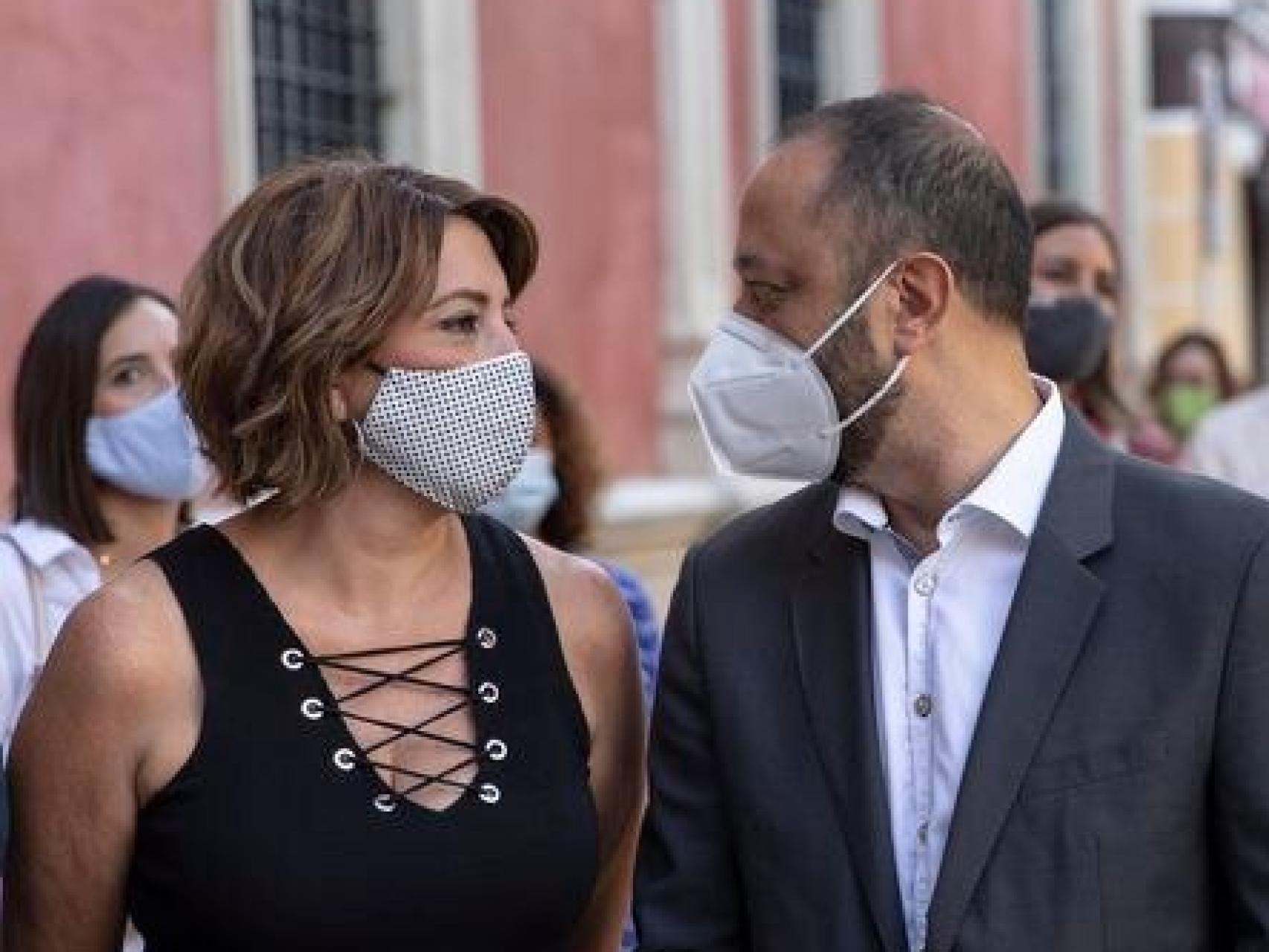 El vicepresidente primero del Congreso, Alfonso Gómez de Celis, y la secretaria general del PSOE-A, Susana Díaz.