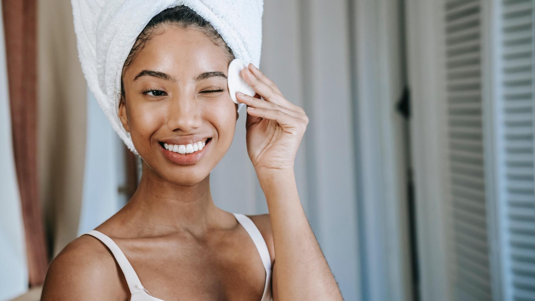 Multi-oiling: la técnica que te permite lucir un rostro y cabello radiante con un solo producto