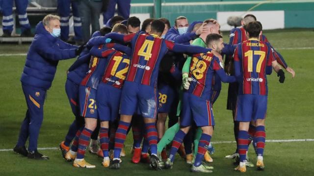 Los jugadores del Barcelona celebran el pase a la final de la Supercopa de España