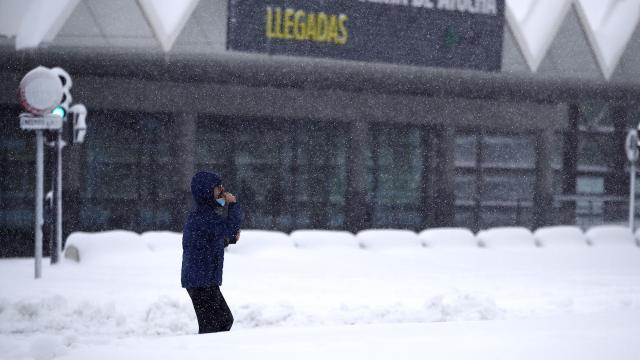 Vista de la estación de Atocha en plena nevada.