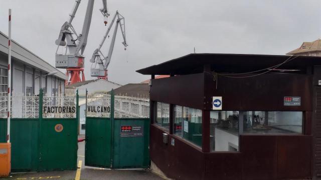 Entrada del astillero Vulcano, en Teis.