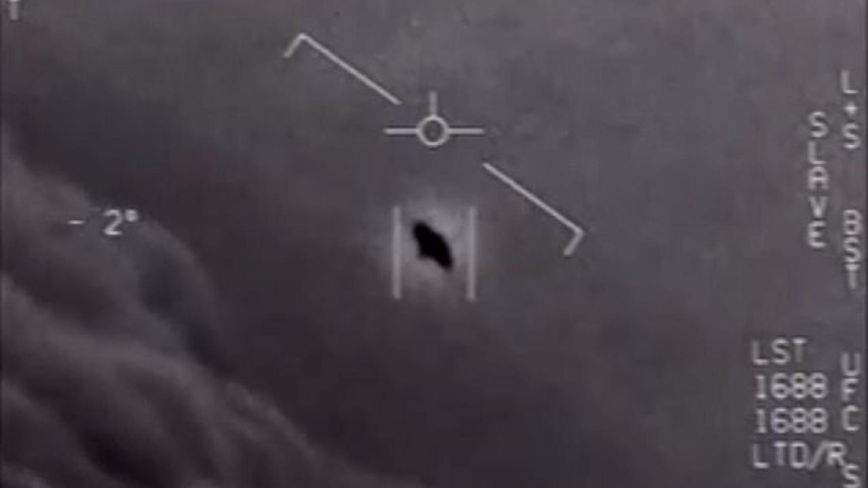 La imagen de un ovni divulgada por el Pentágono.