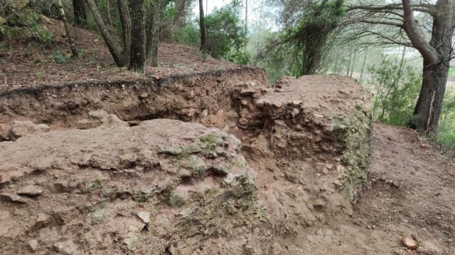 Excavación en el contrafuerte del segundo tramo del acueducto, en el término de Vallmoll (Alt Camp)