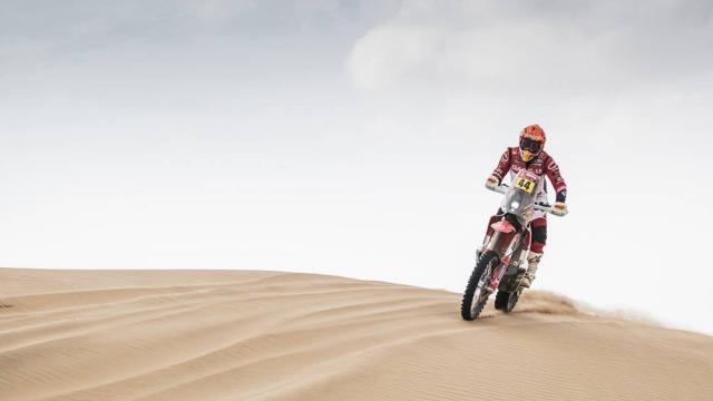 Laia Sanz durante la etapa 11 del Rally Dakar