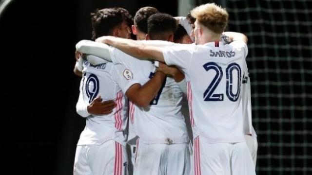 Los jugadores del Real Madrid Castilla celebran un gol