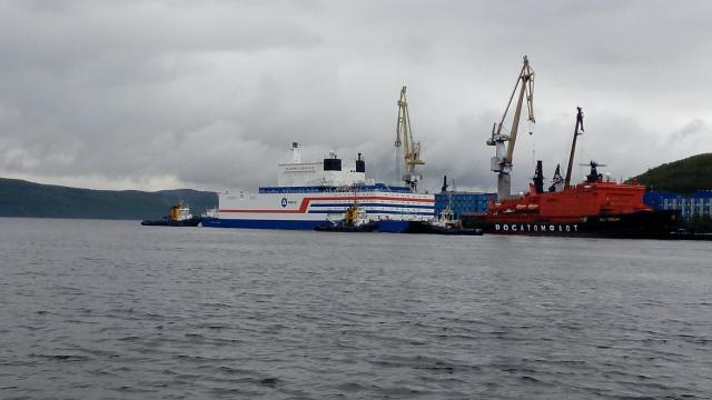 Barco ruso con central nuclear