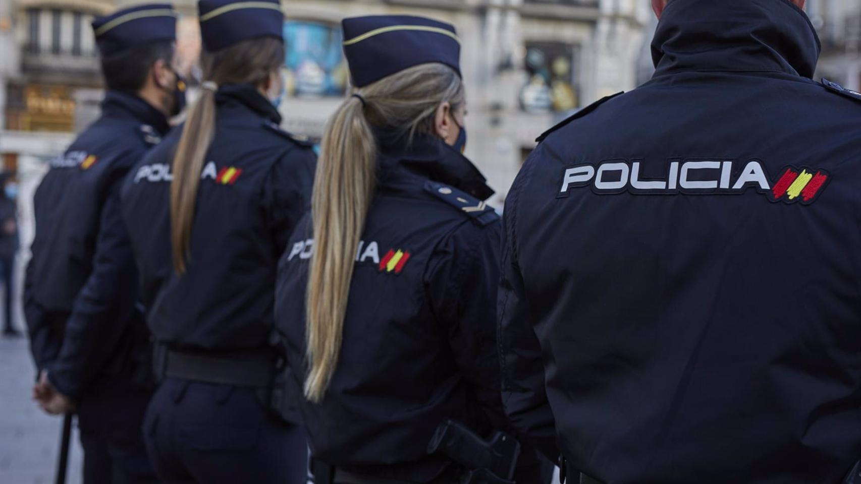 Policías nacionales