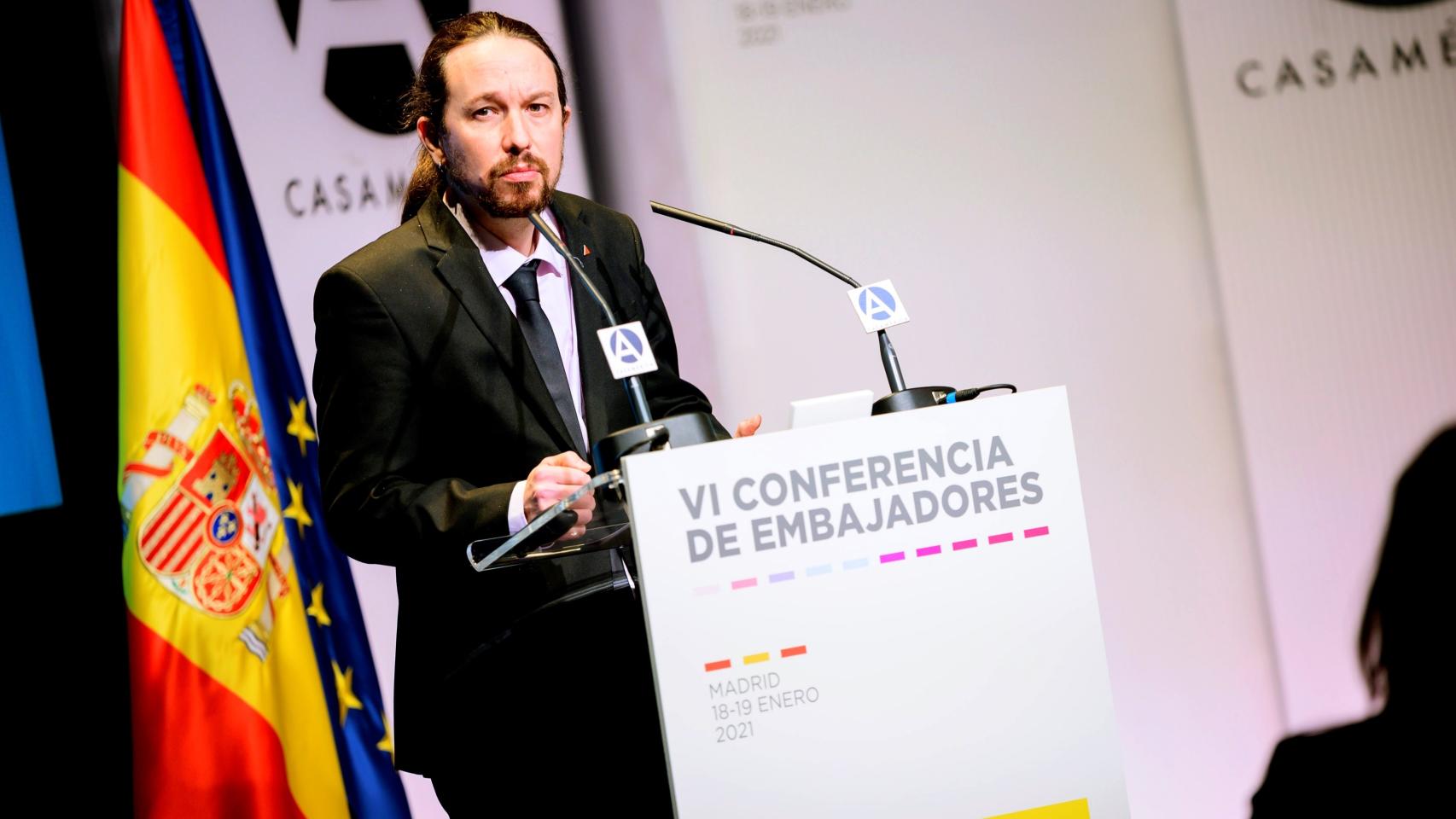 Pablo Iglesias, de traje y corbata, este martes en Madrid.