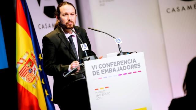 Pablo Iglesias, de traje y corbata, este martes en Madrid.