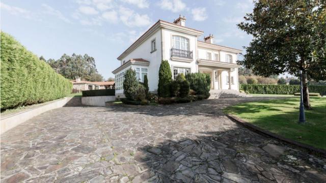 Una villa de lujo en A Laracha (A Coruña), portada del portal inmobiliario Idealista