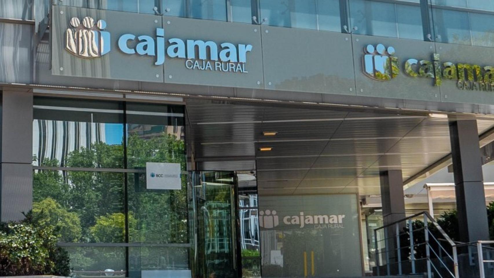 Imagen de una sucursal de Cajamar.