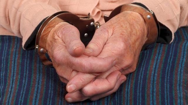 anciano detenido