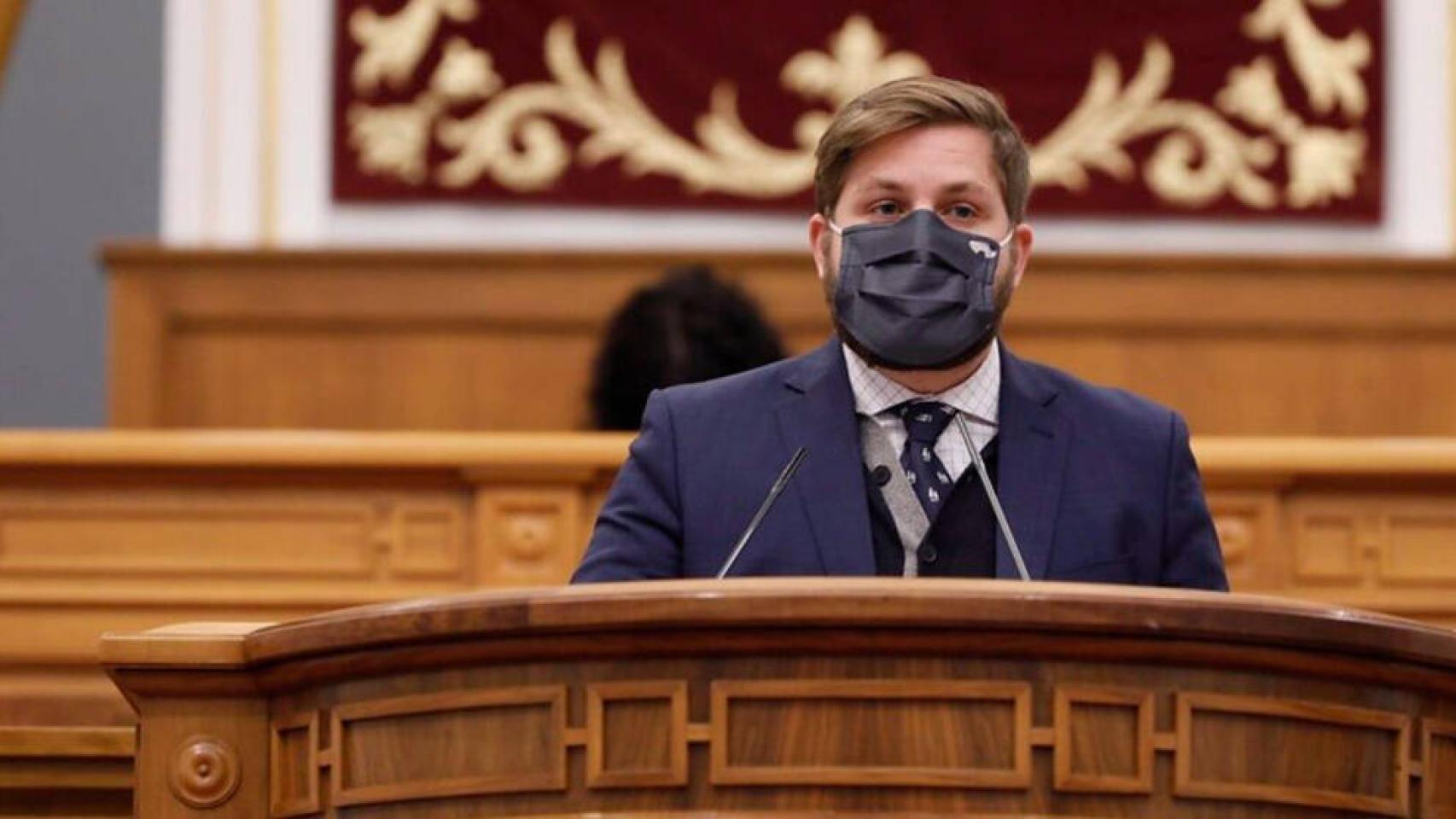 El consejero de Fomento de Castilla-La Mancha, Nacho Hernando, en el pleno de las Cortes