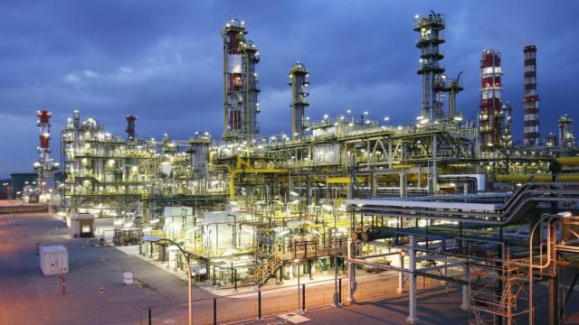 Repsol produce en Tarragona un segundo lote en España de biocombustible para aviones