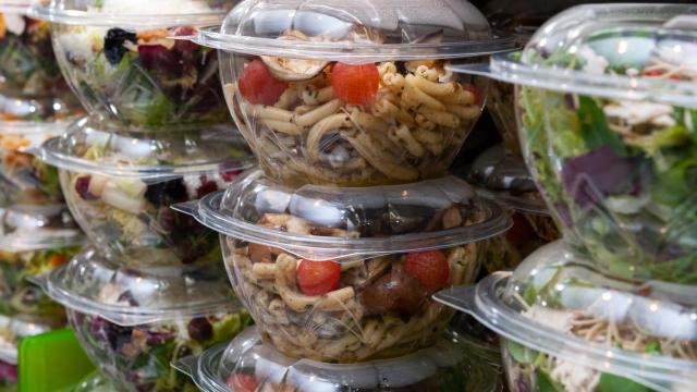 Muchos envases de plástico utilizados en alimentación contienen ftalatos.