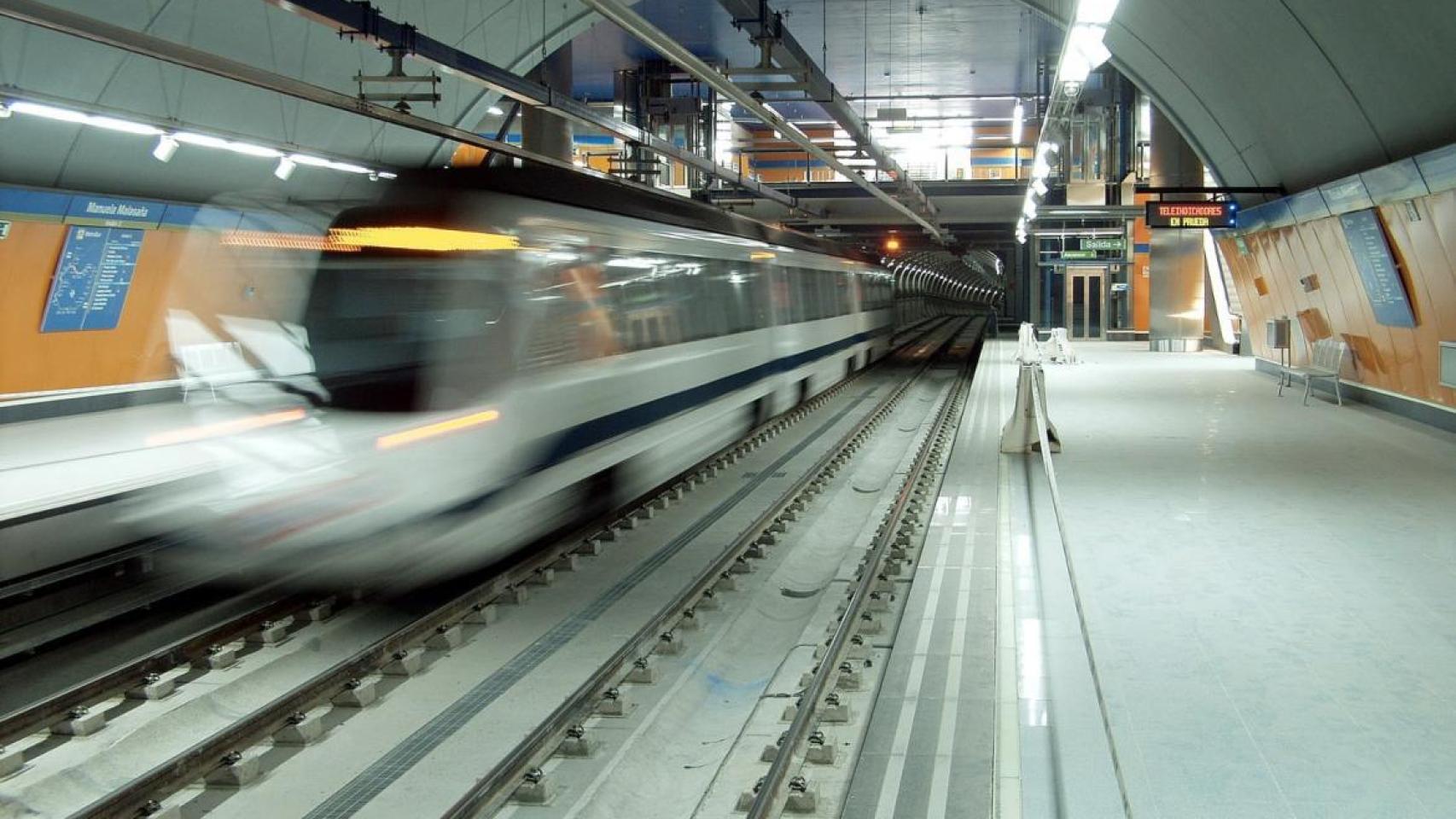 Un tren en Metrosur.