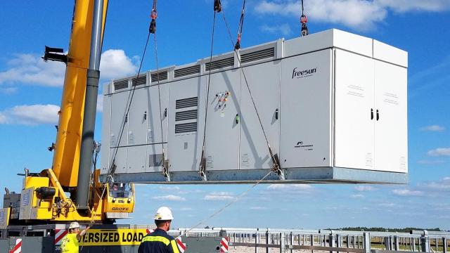 Inversor solar de Power Electronics, la firma que lidera el proyecto de la 'gigafactoría' de baterías. EE