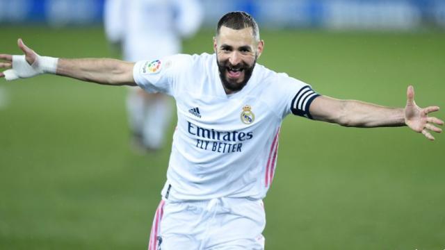 Karim Benzema celebra un gol con el Real Madrid