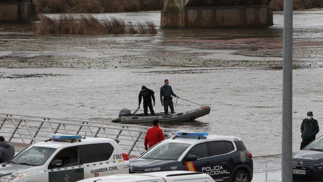 Efectivos del Grupos de Actividades Subacuáticas de la Guardia Civil, durante las labores de búsqueda.