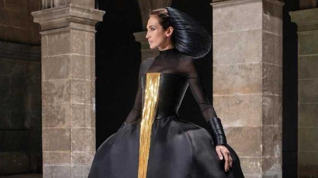 Nieves Álvarez durante el desfile de Stéphane Rolland.