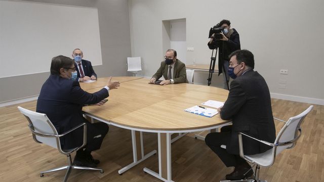 Los rectores gallegos y el conselleiro de Educación.