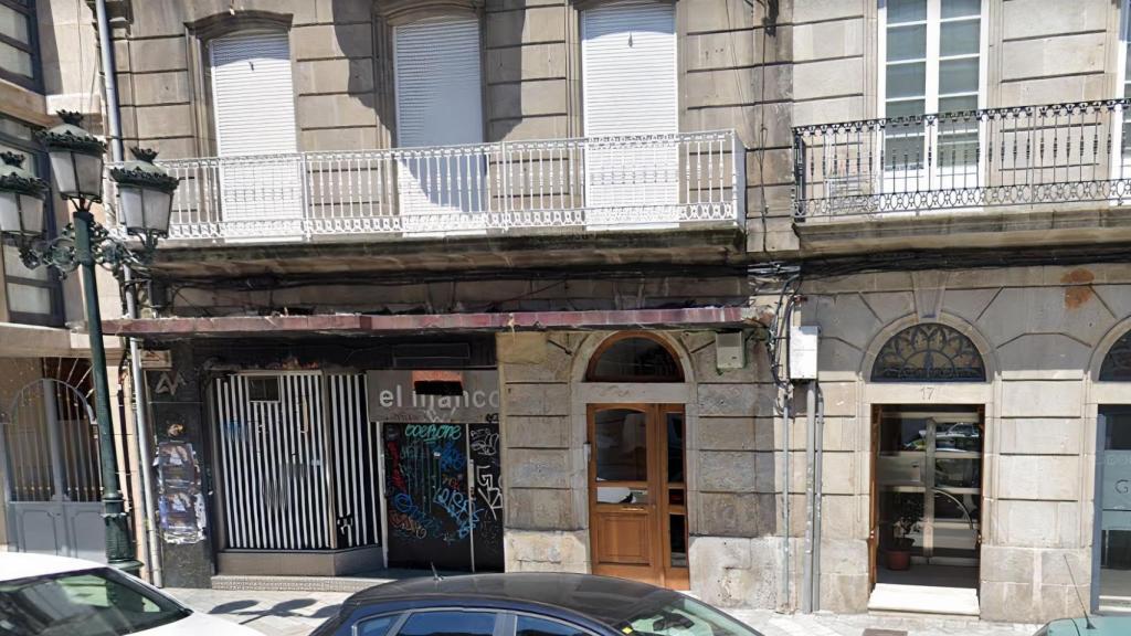 Fachada del clausurado local de la calle Lepanto, en el centro de Vigo.