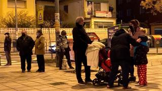 Los vecinos se echan a la calle después de los terremotos en Granada. / Los vecinos se echan a la calle después de los terremotos en Granada.
