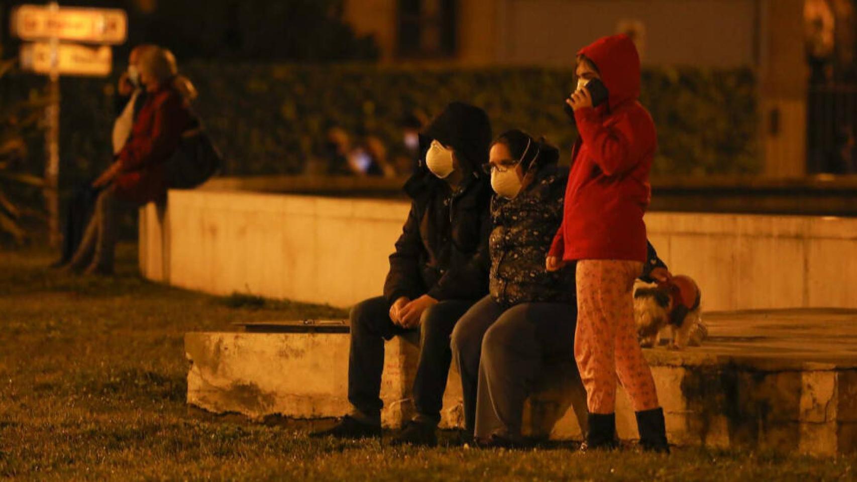 Vecinos de Granada salen a la calle tras los fuertes terremotos de este martes. Foto: EUROPA PRESS